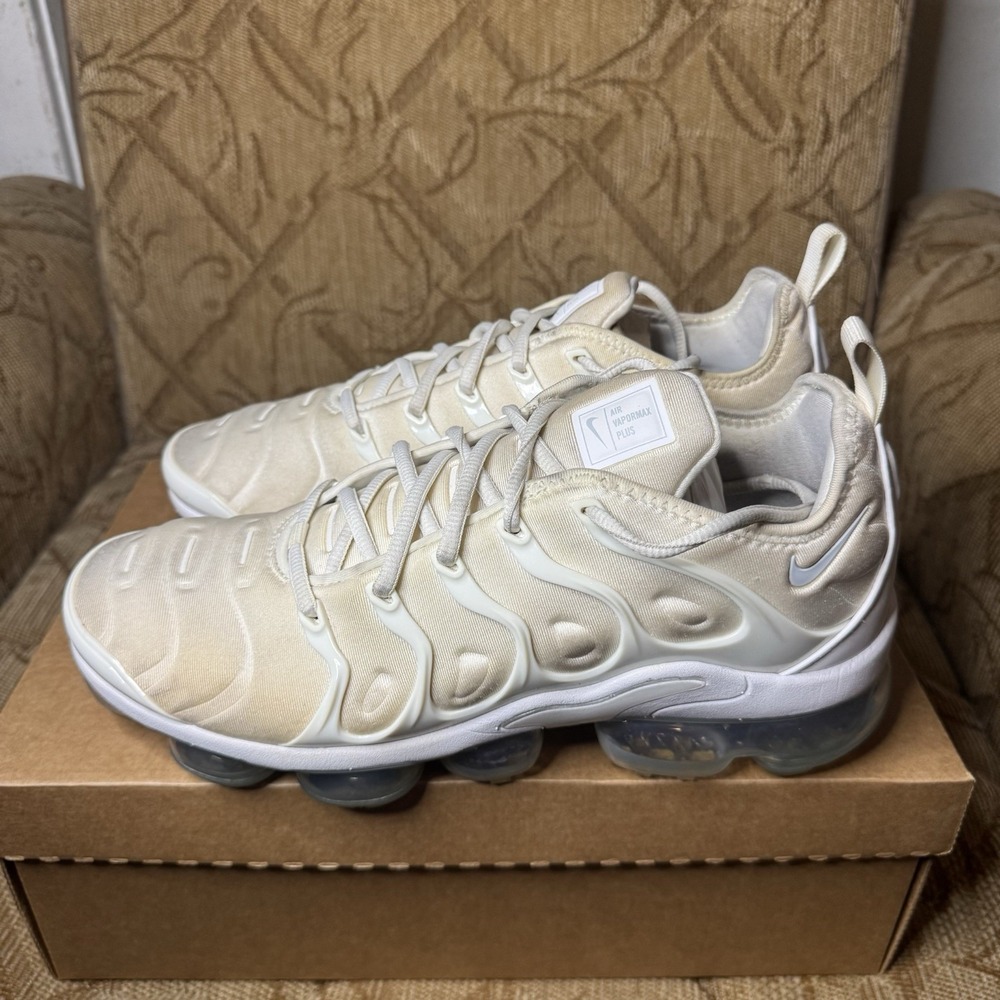 Nike Air VaporMax Plus Size 9.5 Triple White Pure‎ Platinum 924453-100 Nice!